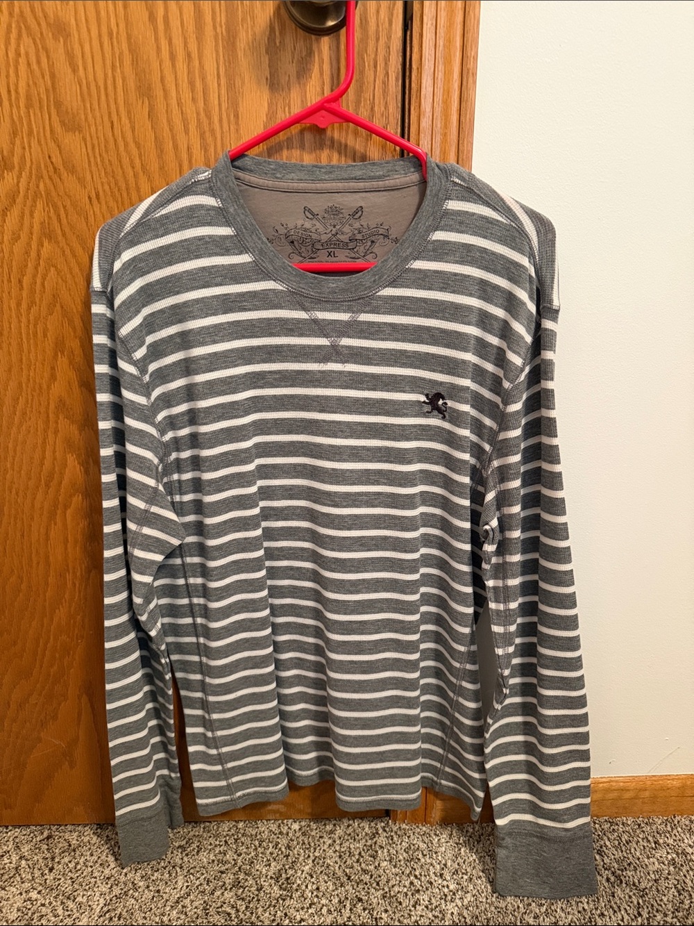 Express Men's Gray & White Striped Long Sleeve Crewneck